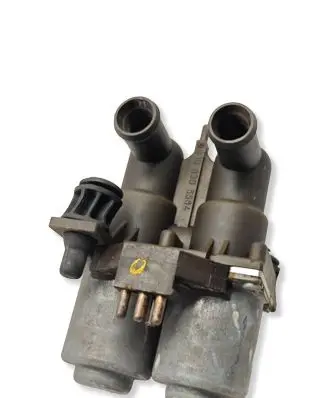 Mercedes-Benz E W124 Coolant heater control valve 0008306584