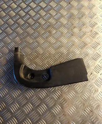 BMW 5 E60 E61 Foot area side trim A047467 22339910 7025029
