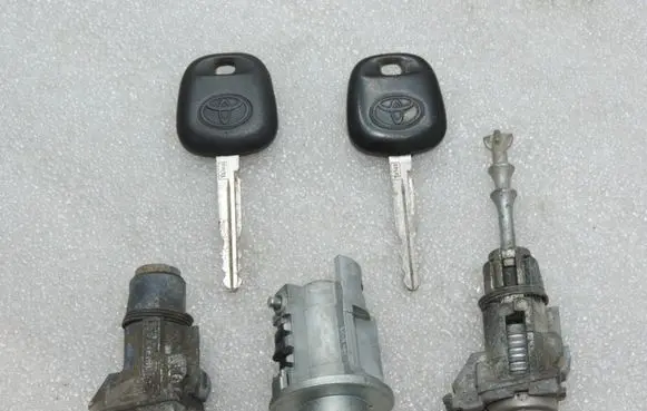 Toyota Yaris Ignition lock 450200D030 690570D060