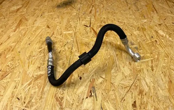 Volvo XC40 Air conditioning (A/C) pipe/hose 6834655