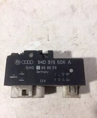 Volkswagen Golf III Coolant fan relay 1H0919506A