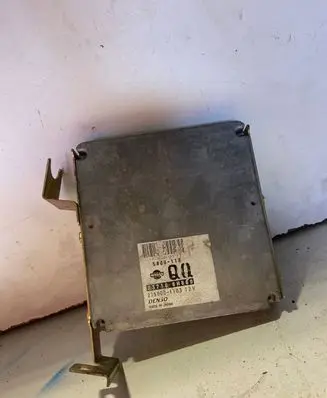 Nissan X-Trail T30 Engine control unit/module 275800118312V