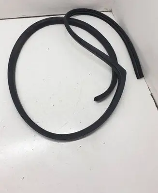 Suzuki Grand Vitara II Rubber seal front coupe door 