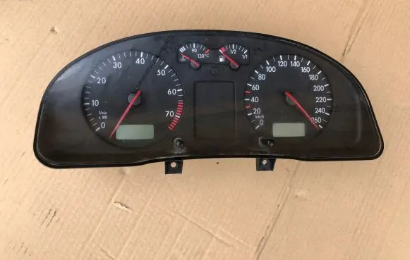 Volkswagen PASSAT B5 Speedometer (instrument cluster) 3B0919861B