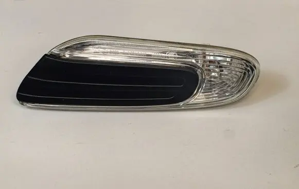 Front fender indicator light