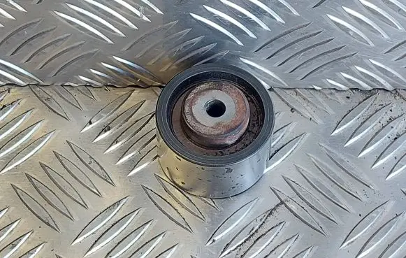 Volvo V60 Timing belt tensioner pulley 8692561