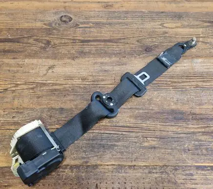 BMW Z3 E36 Front seatbelt 72118412073 8412073