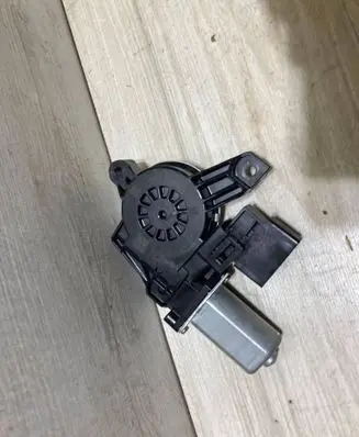 BMW 1 F70 Front door window regulator motor 5A75081