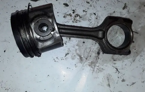 Honda FR-V Piston with connecting rod 05061611
