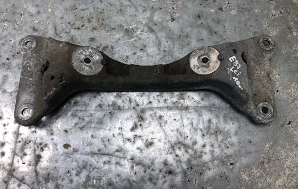 BMW 1 E81 E87 Gearbox mounting bracket 6778033