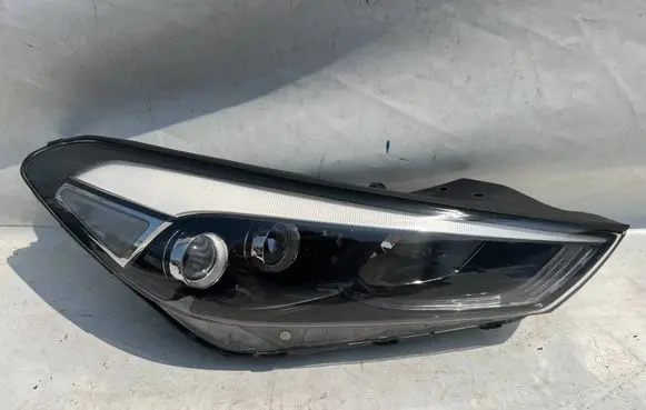 Hyundai Tucson TL Headlight/headlamp 92102D7200 R009D2001CG