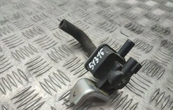 Toyota Yaris Vacuum valve 90910TC005