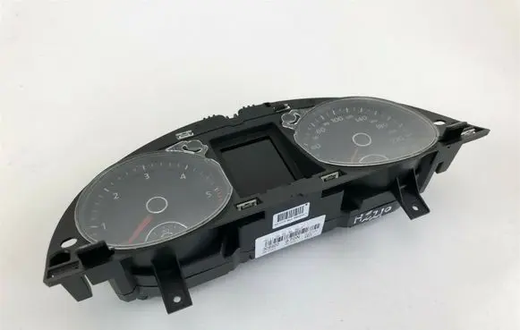 Volkswagen PASSAT B6 Speedometer (instrument cluster) 3C8920870N H2210