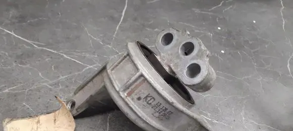Opel Zafira B Engine mount vacuum valve 