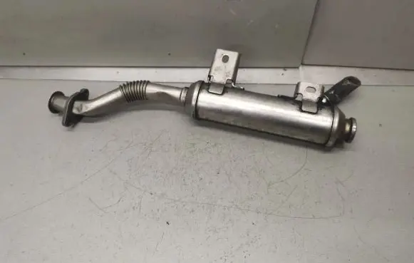 Opel Vectra C EGR valve cooler 55210701