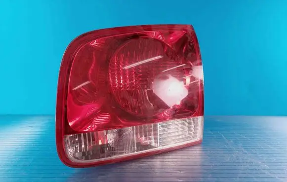 Volkswagen Touareg I Tailgate rear/tail lights 28268003
