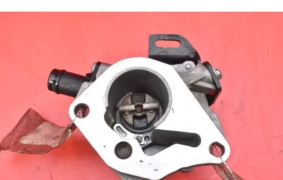 Nissan Qashqai Vacuum pump 8201005306B