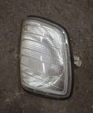 Mercedes-Benz E W124 Front indicator light B49229