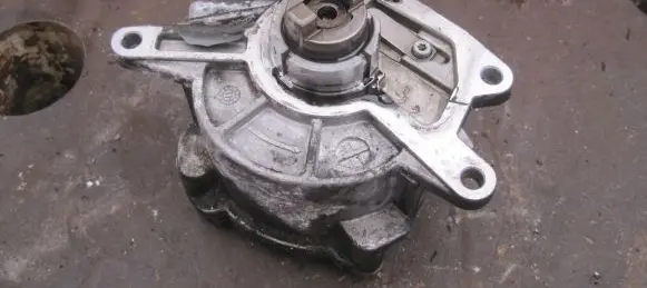 Mercedes-Benz CLS C218 X218 Vacuum pump A6422300165