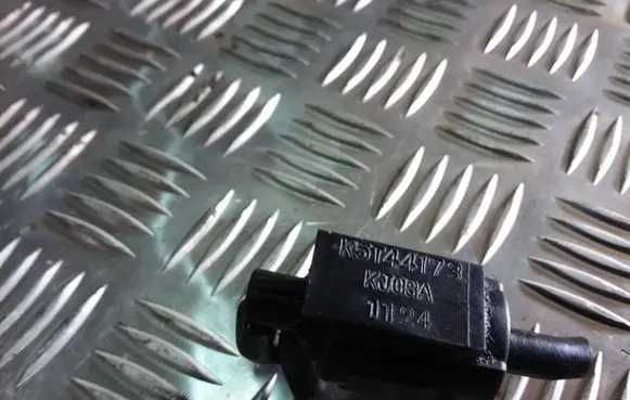 Mazda Premacy Vacuum valve K5T44173