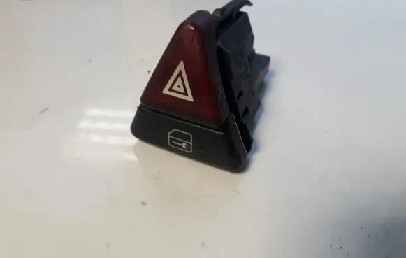 Mercedes-Benz A W168 Hazard light switch 1688206710 33100101