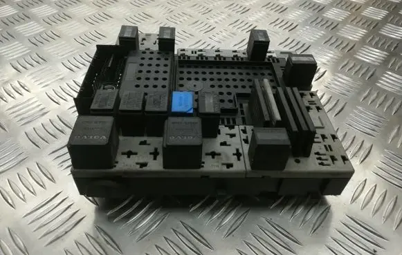 Volvo XC90 Fuse module 08696098 08679899