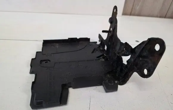 Opel Grandland X Fuse box cover 9802095480