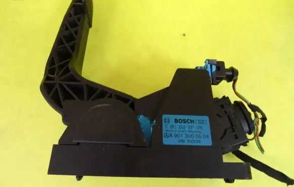 Mercedes-Benz Sprinter W901 W902 W903 W904 Accelerator throttle pedal 0281002337