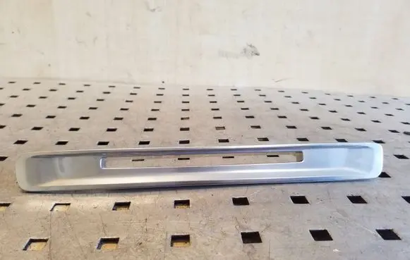 Radio/GPS head unit trim