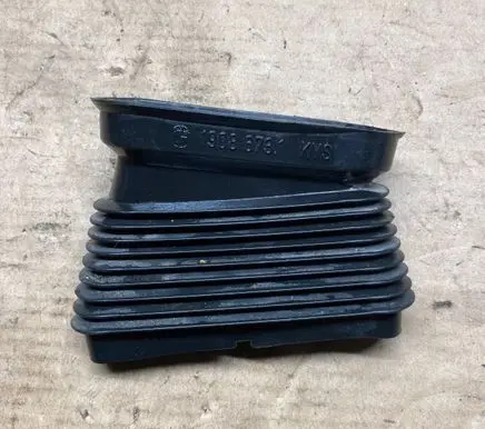 BMW 5 E34 Air intake duct part 19086731