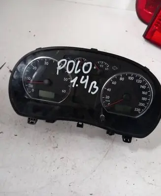 Volkswagen Polo IV 9N3 Speedometer (instrument cluster) VWZ7Z0D0425072