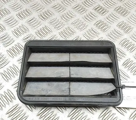 BMW 3 G20 G21 Quarter panel pressure vent 9176945
