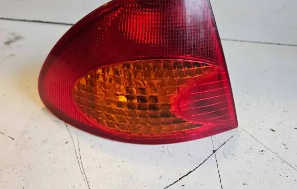 Toyota Avensis T220 Rear/tail lights