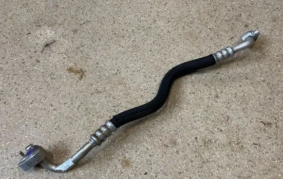 Air conditioning (A/C) pipe/hose