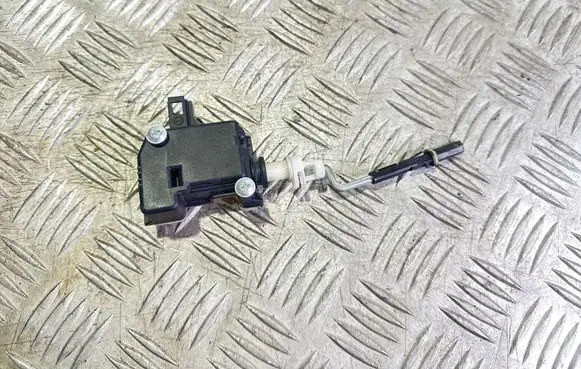 Volkswagen Touran II Central locking motor 1T0810773B