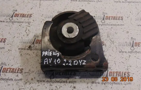 Toyota Avensis T270 Engine mount bracket