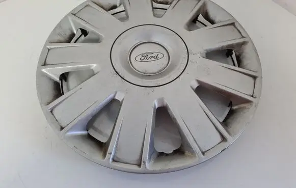 Ford Focus R16 wheel hub/cap/trim 3M511000B