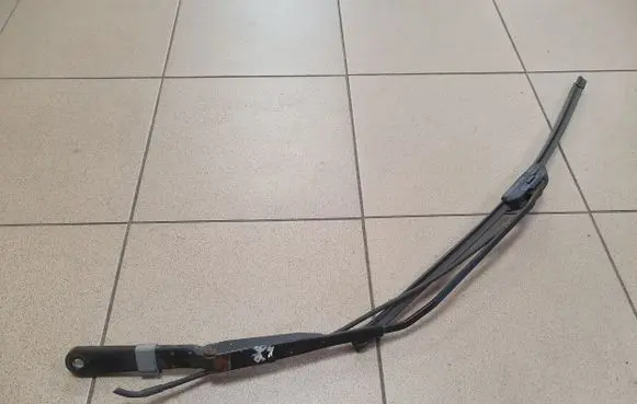 Iveco Daily 3rd gen Front wiper blade arm 504086799 8200072778