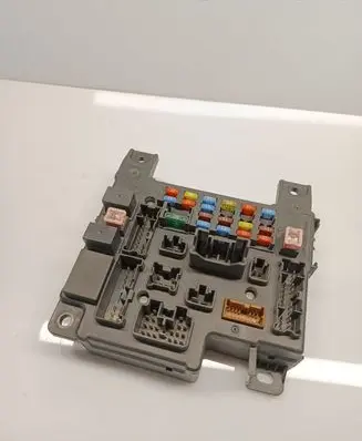 Citroen C-Crosser Fuse module 8637A318 519087902 L8637001A