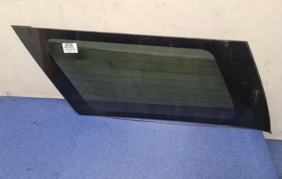 Mitsubishi Grandis Rear side window