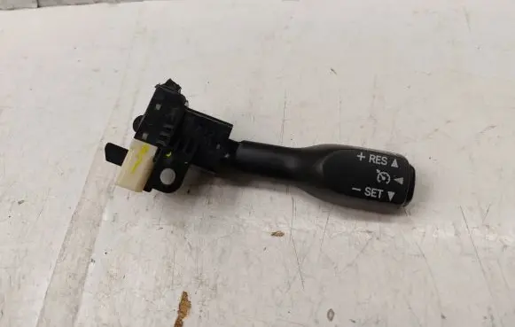 Toyota Corolla Verso AR10 Cruise control switch 8463234011