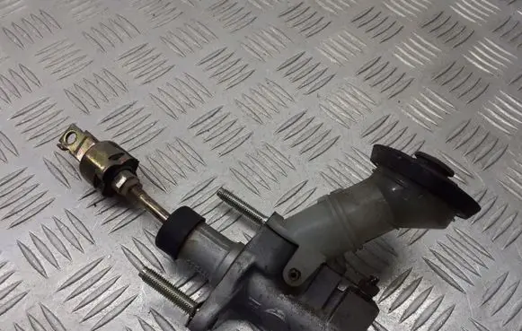 Toyota Corolla E110 Clutch slave cylinder 