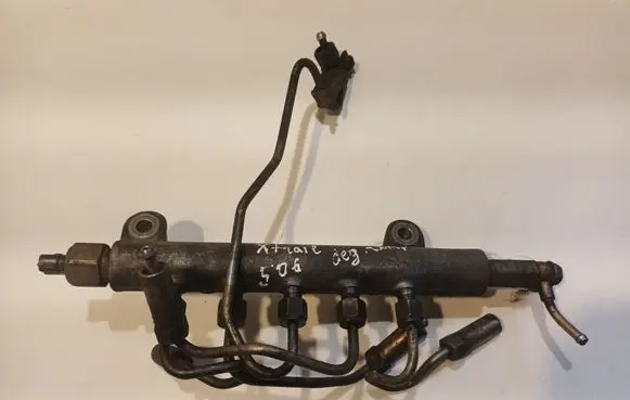 Nissan X-Trail T30 Fuel main line pipe