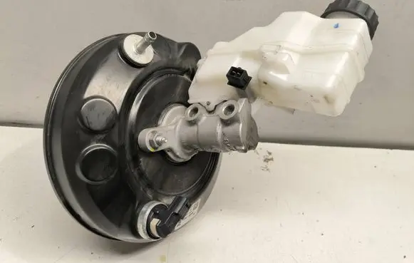 Toyota Yaris XP210 Brake booster 472000DK00