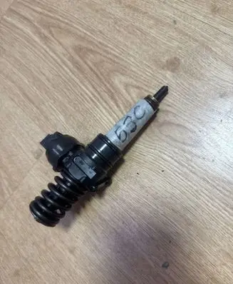 Skoda Octavia Mk2 (1Z) Fuel injector 0414720215 038130073AG