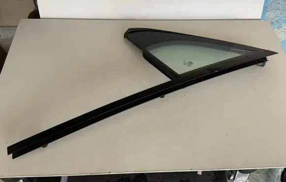 Audi Q7 4M Front door vent window glass four-door 4M0845113 4M0845113A