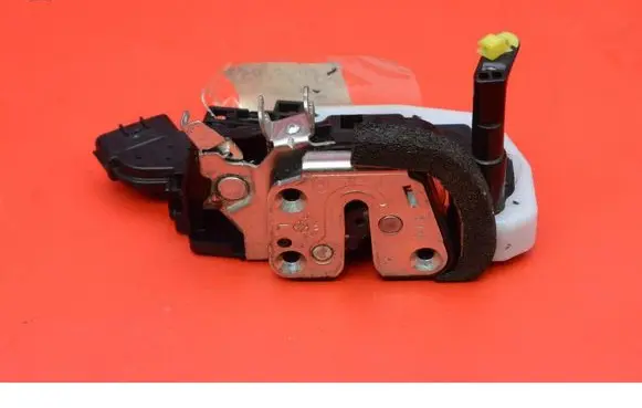 Nissan X-Trail T32 Front door lock B4JRAXJ