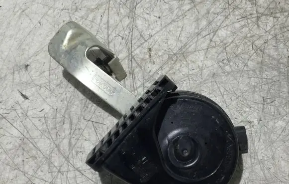 Ford Courier Horn signal JT7613802BA 7042AM80SX