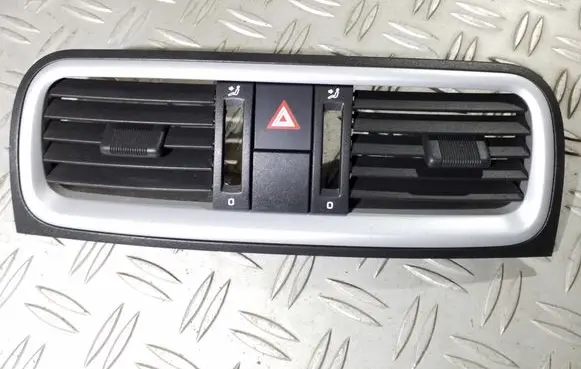 Skoda Fabia Mk2 (5J) Dash center air vent grill 5J0820951S01