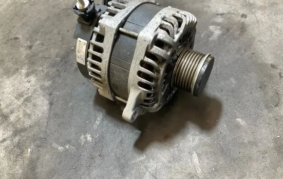 Nissan Navara D23 Generator/alternator 231005JU0A 14V230A805 A3TV46817F